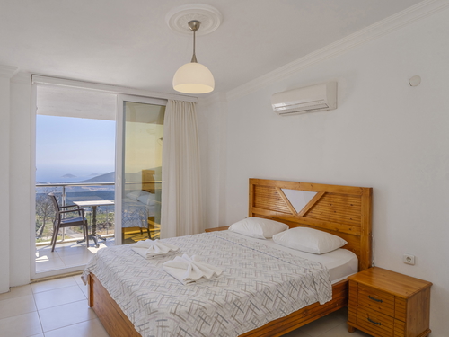  gece  -  Kasım
  | Kalkan Üzümlü'de Deniz Manzaralı 8 Kişilik Muhafazakar Villa